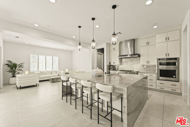 11767 Toyon Drive, Chatsworth CA: https://media.crmls.org/mediaz/f27be552-c612-48df-8778-a6e99e7fc8c2.jpg
