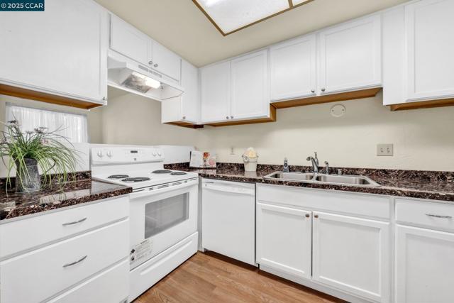 3641 Clayton Rd, Concord CA: https://media.crmls.org/mediaz/f27bf920-e003-4715-8ee6-f8219a1b7d0a.jpg