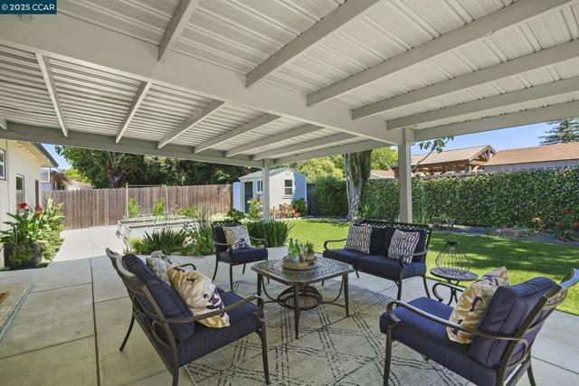 3930 Cottonwood Drive, Concord CA: https://media.crmls.org/mediaz/f27cc1f2-177d-423b-9283-087eb8cc9028.jpg