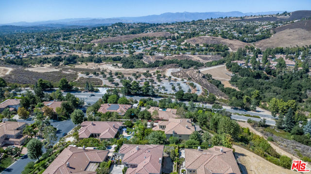 2882 Rainfield Avenue, Westlake Village CA: https://media.crmls.org/mediaz/f27cf586-8f70-4ae4-bd0b-1f849a1480ef.jpg