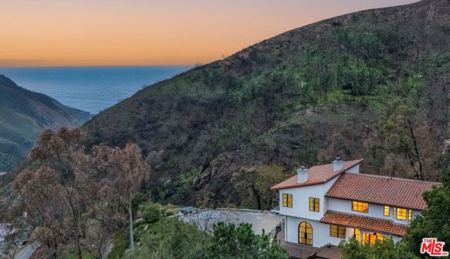 2382 Live Oak Meadows Road, Malibu CA: https://media.crmls.org/mediaz/f27d2588-1c70-4b66-a086-1331d7aab473.jpg