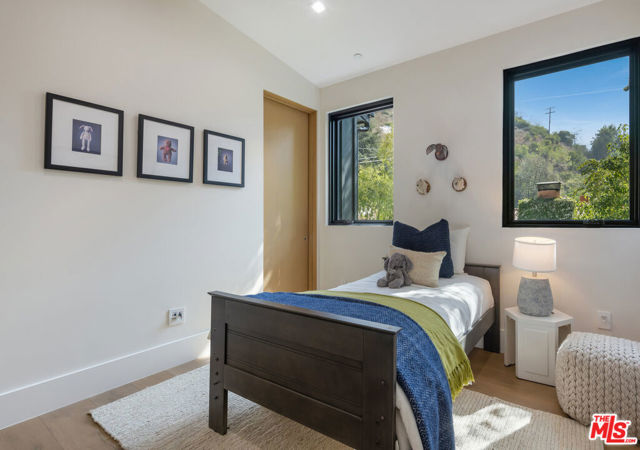1530 N Beverly Drive, Beverly Hills CA: https://media.crmls.org/mediaz/f27d3a88-e115-4a80-9a75-1f578db9fd38.jpg