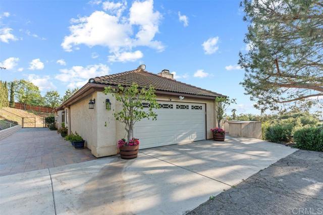 Detail Gallery Image 2 of 32 For 13311 Hillstar Ln, Valley Center,  CA 92082 - 3 Beds | 2 Baths