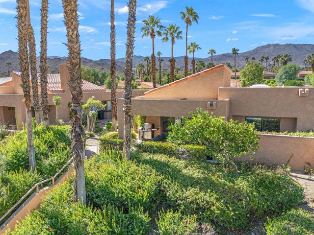 48641 Palo Verde Court, Palm Desert CA: https://media.crmls.org/mediaz/f27d8835-4755-44f5-8414-674ff0957d20.jpg