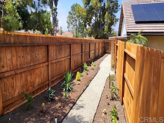 7920 Rocoso Lane, Carlsbad CA: https://media.crmls.org/mediaz/f27e7a04-636c-4a9d-83d5-67ceecc4067a.jpg