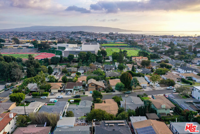 1337 CURTIS Avenue, Manhattan Beach, California 90266, 5 Bedrooms Bedrooms, ,2 BathroomsBathrooms,Residential,Sold,CURTIS,22132619