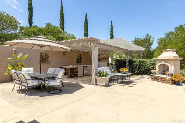 31662 Orange Blossom Ct, Valley Center CA: https://media.crmls.org/mediaz/f27f5dd5-9060-45e7-a15d-48b66f50e509.jpg