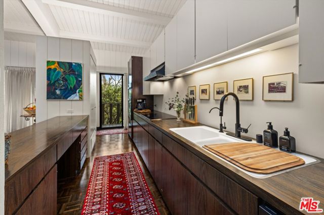 1048 E La Loma Avenue, Somis CA: https://media.crmls.org/mediaz/f27fb7e0-d3cc-44c4-888c-d9253a76a51b.jpg