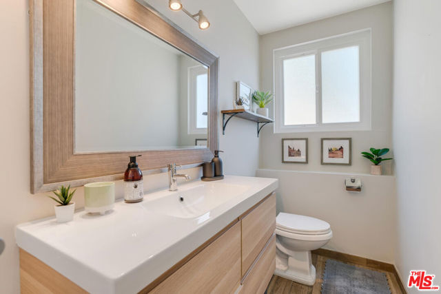 5343 TENDILLA Avenue, Woodland Hills CA: https://media.crmls.org/mediaz/f2802601-d01b-46ec-bc7b-c86bfe587843.jpg