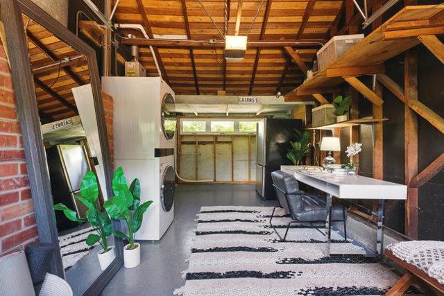 843 15th Avenue, Menlo Park CA: https://media.crmls.org/mediaz/f2806b55-7664-44be-be3c-8822f4131b8f.jpg