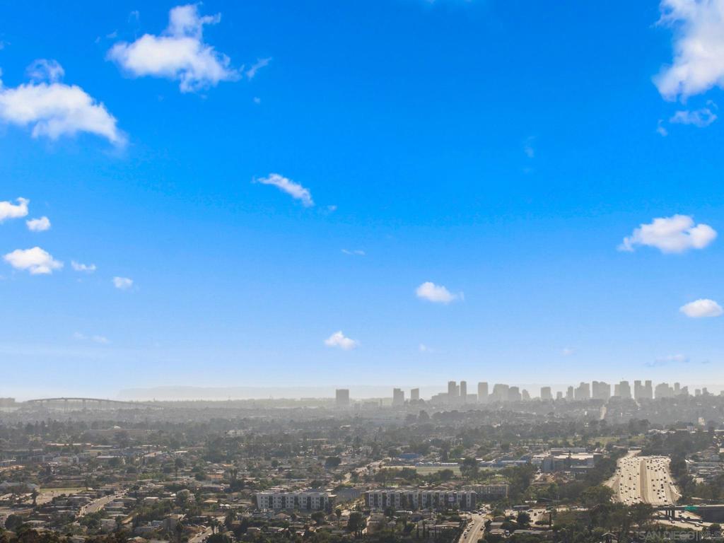 https://media.crmls.org/mediaz/f28084ea-0005-4c97-84c9-b3babd92b1af.jpg?preset=X-Large