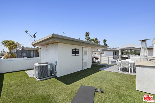 6728 Hepburn Way, Los Angeles, California 90038, 3 Bedrooms Bedrooms, ,4 BathroomsBathrooms,Single Family Residence,For Sale,Hepburn,24458443