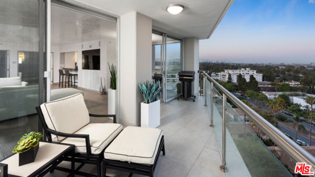 201 Ocean Avenue, Santa Monica CA: https://media.crmls.org/mediaz/f2811601-04d9-4fd3-847b-5c310d1baeb5.jpg