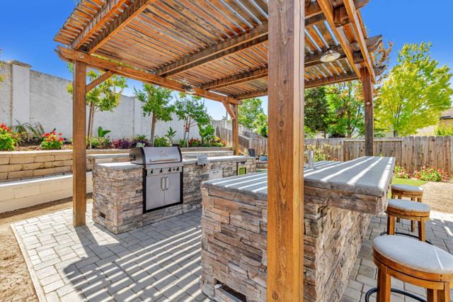 2191 Spruce Drive, Hollister CA: https://media.crmls.org/mediaz/f2812a26-2980-4293-9550-1a1d5ef5f1fe.jpg