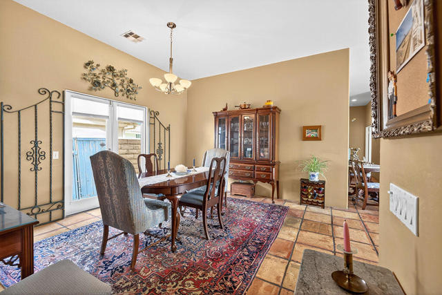 77500 Calle Chillon, La Quinta CA: https://media.crmls.org/mediaz/f2814627-ea27-417f-8220-1640636b3af5.jpg