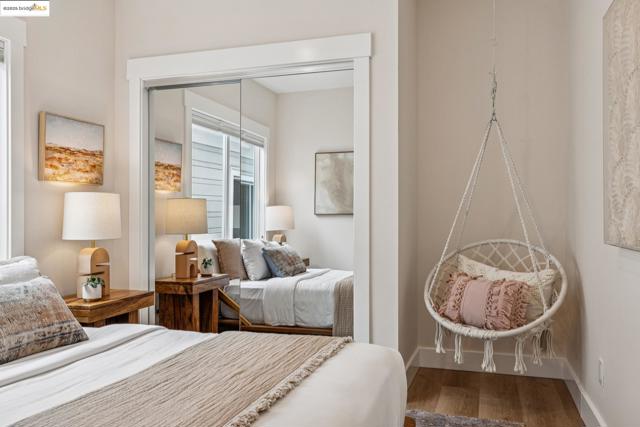 617 59th St, Oakland CA: https://media.crmls.org/mediaz/f2819971-61a7-4ea4-a580-316e9aa6c7eb.jpg