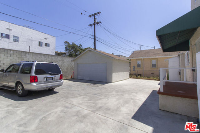 1216 S Lucerne Boulevard, Los Angeles CA: https://media.crmls.org/mediaz/f281af4f-31f8-4237-8d74-690dc4b01627.jpg