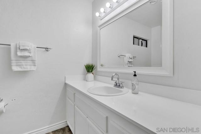 Image 11 of 18 For 12650 Lakeshore Dr. Unit 127