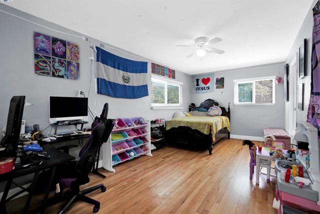 Image 12 of 23 For 2946 Christina Ave