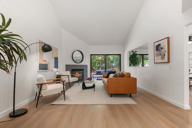 3160 Calle Viento, Carlsbad CA: https://media.crmls.org/mediaz/f2832383-5a54-48dc-889b-52caa5015d42.jpg