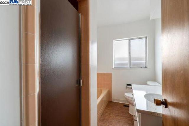 4120 Rhoda Ave, Oakland CA: https://media.crmls.org/mediaz/f28328dc-83ed-405c-a3ec-14c826b7e33a.jpg