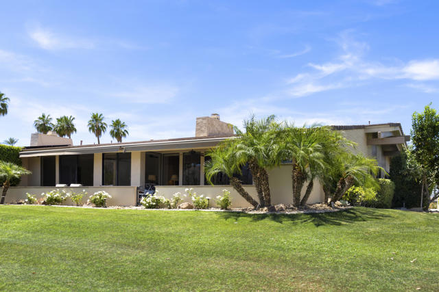 44970 Desert Horizons Drive, Indian Wells CA: https://media.crmls.org/mediaz/f2834f24-a5ca-4e38-a6f2-86c73bf8289b.jpg