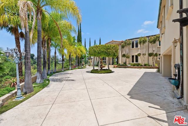 16980 Escalon Drive, Encino CA: https://media.crmls.org/mediaz/f2836bd2-956d-4fac-9269-bddb6527147a.jpg