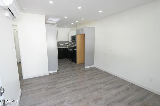718 Greenbriar Avenue, Simi Valley CA: https://media.crmls.org/mediaz/f284ddf0-ac6b-4866-a787-1cc112ca84d1.jpg