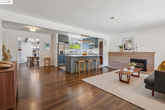 Image 2 of 60 For 2069 Horne St