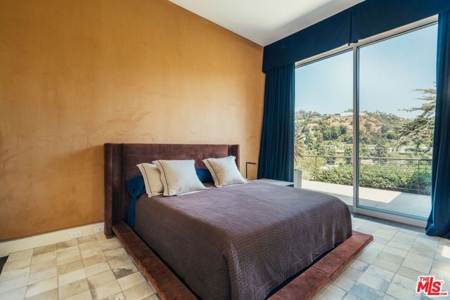 1470 CARLA, Beverly Hills CA: https://media.crmls.org/mediaz/f285fd1f-c832-4599-811a-69abb76b9fe6.jpg