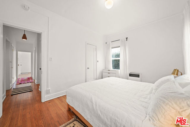 236 S 5th Avenue, Venice CA: https://media.crmls.org/mediaz/f2860429-b407-4bfa-931f-d4fb7019694a.jpg