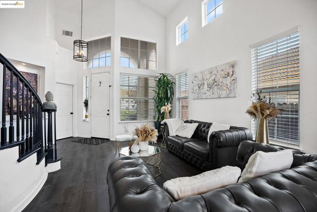 2105 Bedrock Way, Antioch CA: https://media.crmls.org/mediaz/f2865618-05f1-40eb-af56-aa7cf3b16634.jpg