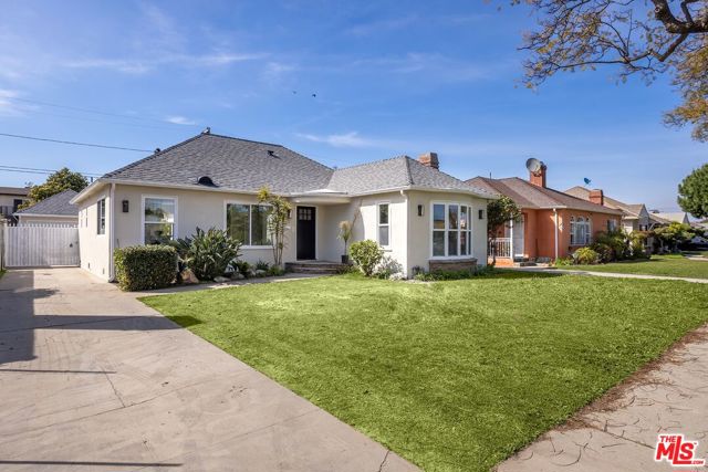 3827 S Victoria Avenue, View Park CA: https://media.crmls.org/mediaz/f286a652-522a-4f63-9cf3-849370df2382.jpg