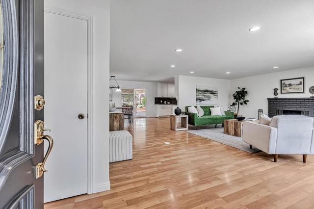 1081 Oak Street, Hollister CA: https://media.crmls.org/mediaz/f286df04-ed48-4bb1-95f2-b5ae84c17ea6.jpg