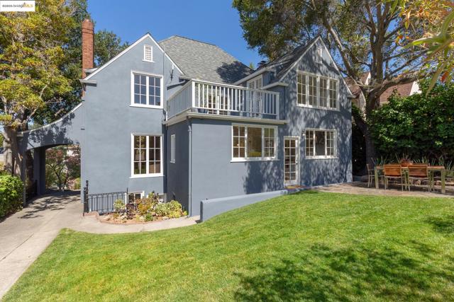 1145 Mandana Blvd, Oakland CA: https://media.crmls.org/mediaz/f2872d92-e5b9-448e-945a-072efd794608.jpg