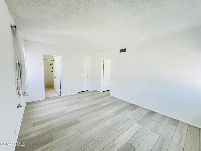 1574 Norwich Avenue, Thousand Oaks CA: https://media.crmls.org/mediaz/f2874266-5970-46b4-841e-0fc9d91e3172.jpg