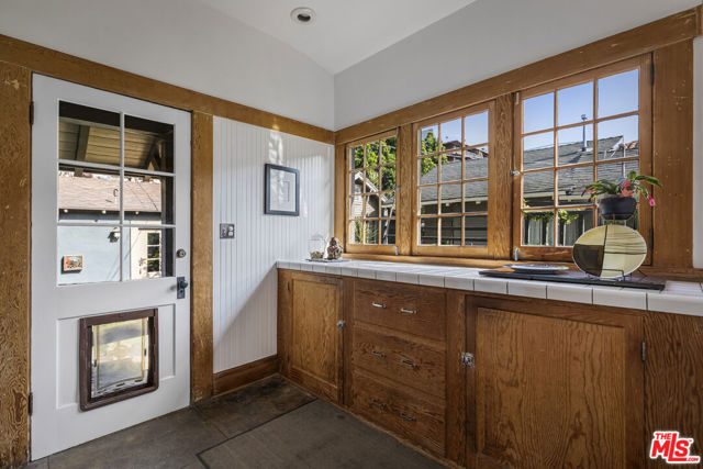 2102 W 24th Street, Los Angeles CA: https://media.crmls.org/mediaz/f287807a-128a-48bf-b8d6-c3bd5a83f316.jpg
