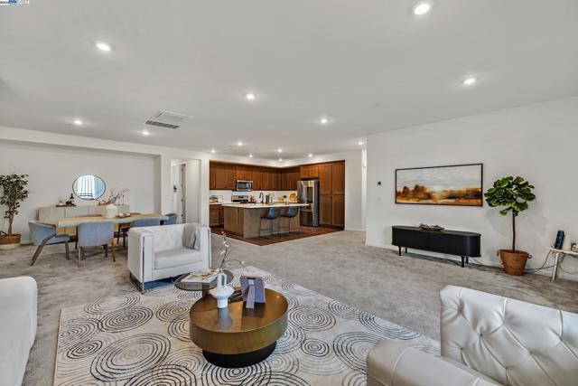 5394 Arnold Rd, Dublin CA: https://media.crmls.org/mediaz/f2880f02-a38c-48cd-a27a-dd604437c5e0.jpg