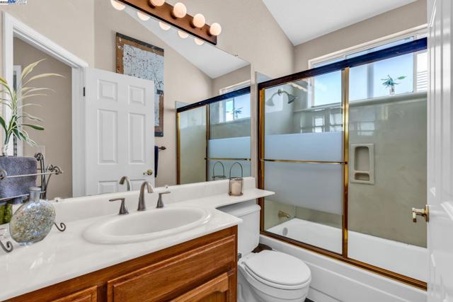 5473 Rainflower Dr, Livermore CA: https://media.crmls.org/mediaz/f2883aa1-bd9a-4b99-b39b-64875a222f07.jpg