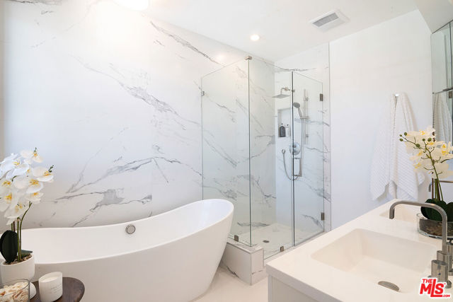 1623 S Bedford Street, Los Angeles CA: https://media.crmls.org/mediaz/f288cf93-ff1d-4af1-a7fc-3a3062cb1666.jpg