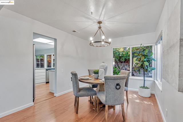 4414 Willow Glen Ct, Concord CA: https://media.crmls.org/mediaz/f2892b14-c9f1-4fff-b652-20514d2bf409.jpg