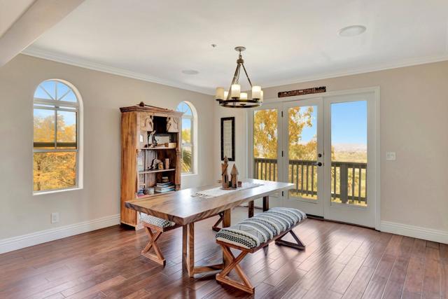 560 Seeforever Dr, San Marcos CA: https://media.crmls.org/mediaz/f28937e3-f328-4032-b63c-edda4737b123.jpg