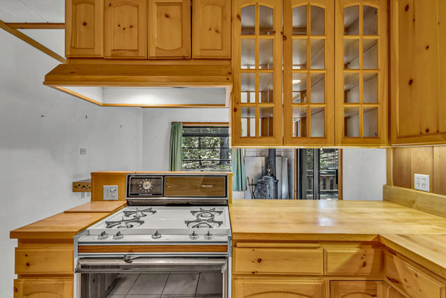 52551 Pine Ridge Road, Idyllwild CA: https://media.crmls.org/mediaz/f28966e0-dcfa-41c8-bcf0-94bf28d9c778.jpg