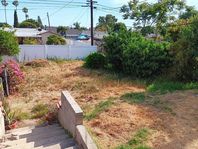 902 E Greenwood Ave E, La Habra CA: https://media.crmls.org/mediaz/f289c9df-7de9-4780-809a-8be8f11a3653.jpg