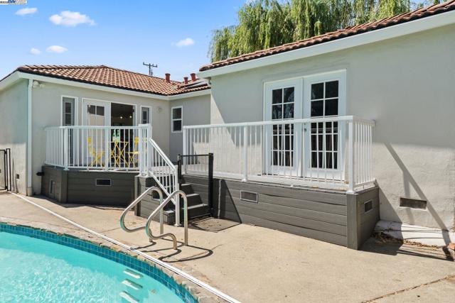 955 Maud Ave, San Leandro CA: https://media.crmls.org/mediaz/f28a0657-c97b-479e-9c5a-e38a71f8d0be.jpg