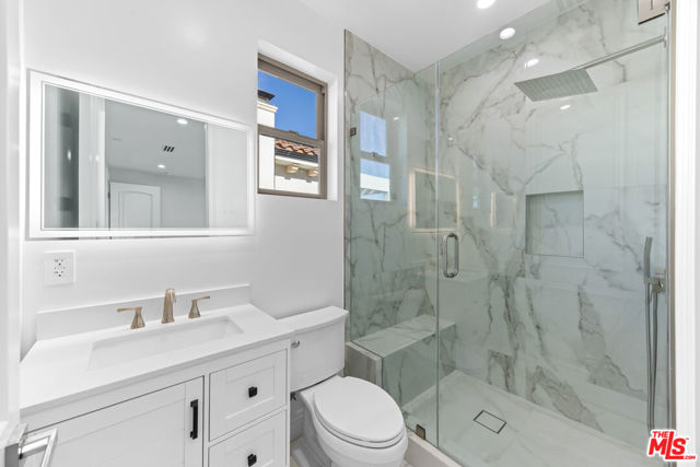 6723 Sunnyslope Avenue, Van Nuys CA: https://media.crmls.org/mediaz/f28a256c-ad77-48d6-8676-b6c4dc406975.jpg