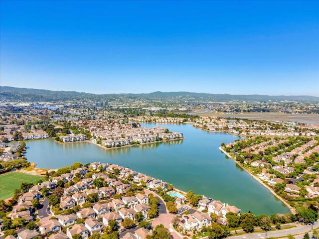585 Shoal Circle,  CA: https://media.crmls.org/mediaz/f28a5882-c1c9-4e73-88cc-740faacf14e6.jpg