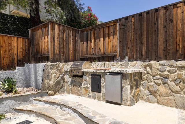 525 Myrtle Court, Oak Park CA: https://media.crmls.org/mediaz/f28c149d-92f7-44ca-8776-d7508564f55d.jpg