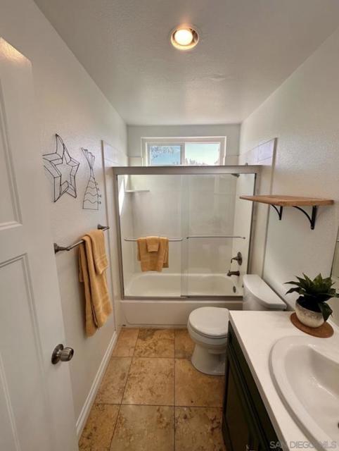 911 Caminito Madrigal, Carlsbad CA: https://media.crmls.org/mediaz/f28d525b-b172-4685-aa52-4fd5525b1e2c.jpg