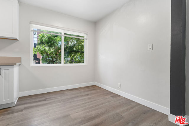 1411 Innes Place, Venice CA: https://media.crmls.org/mediaz/f28e2f9c-c6b3-45ff-b1f6-77efabf8f8f8.jpg